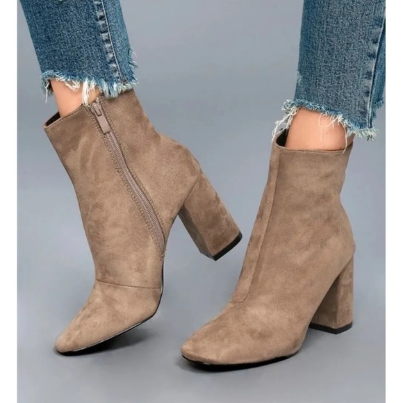 Lulus Women's Faux Suede Taupe High Heel Ankle Boots Size 6 - Picture 2 of 10
